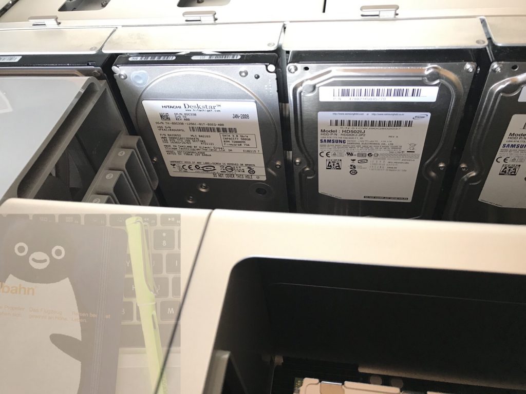 Mac Pro ハードドライブベイ
